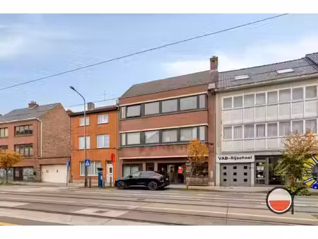 kantoorruimte met grote kelder op vlot bereikbare locatie