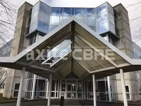 location local professionnel 52m² archamps 74160
