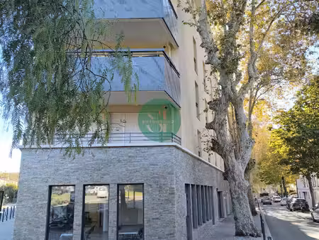 six fours - appartement t3 60m2 avec terrasse et parking