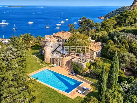 maison de 6 pièces de luxe en vente à théoule-sur-mer  provence-alpes-côte d'azur