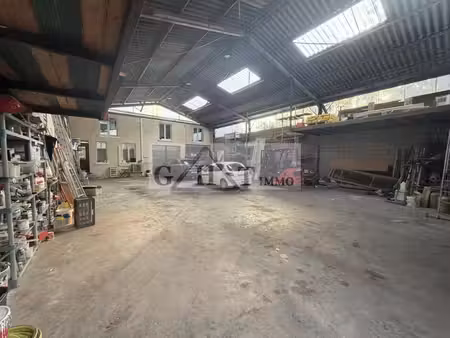 location local commercial