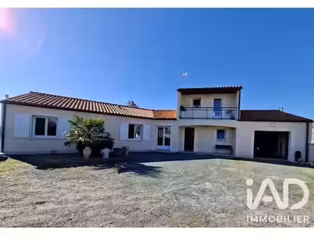 maison à doix (85200)