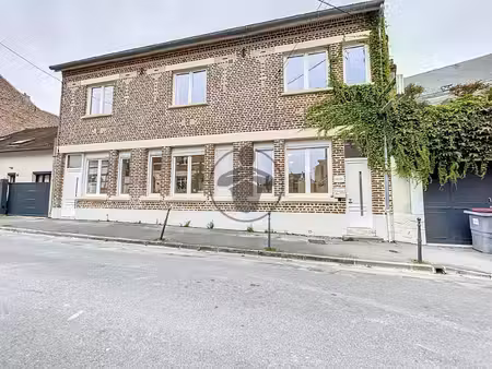 saint quentin immeuble de bureaux en excellent état