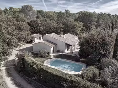 lorgues  propriété au calme absolu avec piscine et pool house