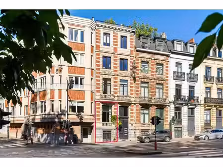 duplex lumineux avec deux chambres  jardin et terrasse à vendre à ukkel