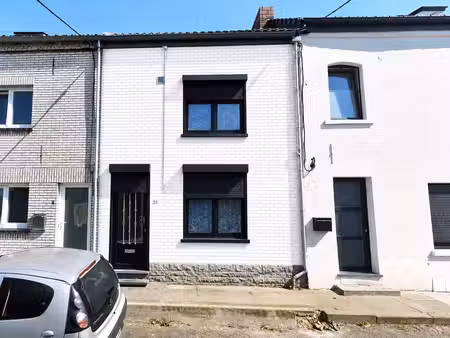 charmante maison 2 chambres avec terrasse et garage à roux