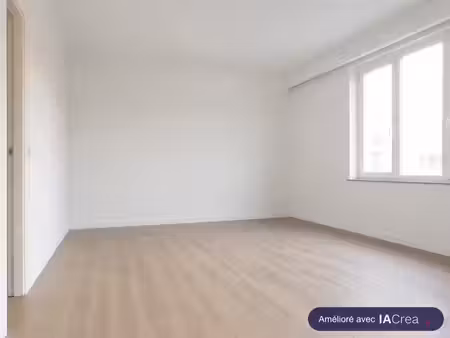 apt +/-55m2 ~ rénové ~ très lumineux ~ 1ch +/-12m2 ~ balcon
