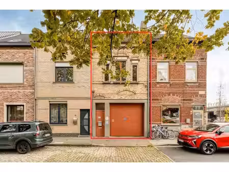 maison comfortable avec garage pour 2 voitures!