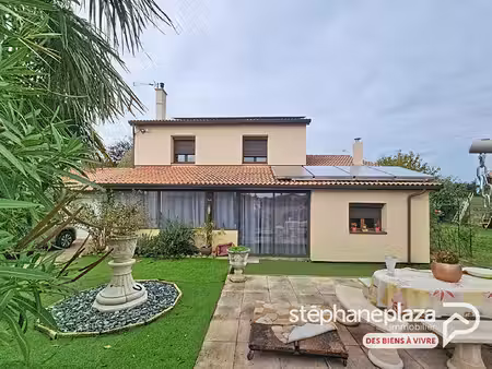 maison familiale lumineuse de 155 m² sur un terrain de 1 000 m²