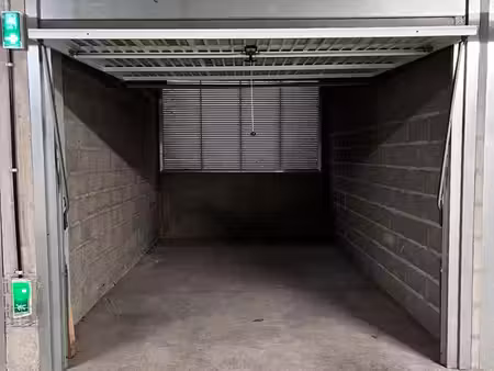 garage fermé d'environ 14 m² – villeurbanne croix-luizet – résidence sécurisée