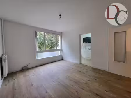 appartement t2 pres du centre ville et utc compiegne