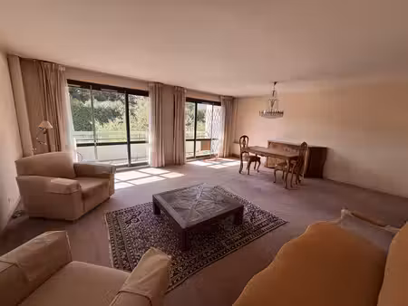 bel appartement 3 pièces avec ascenseur et garage