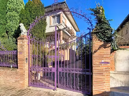 une maison de caractère des années 1930 sur une belle parcelle constructible de 1 859 m² à