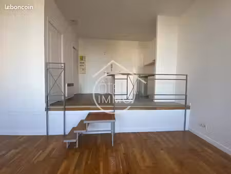 studio 1 pièce 32 m²