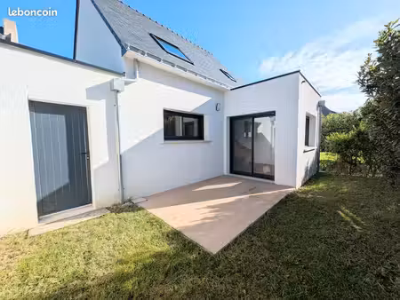 sarzeau centre  maison neuve à louer à l'année  proche ttes commodités  commerces  écoles 