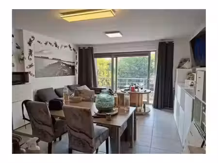 appartement à louer à rue willy ersnt 19 charleroi (vbe85897)