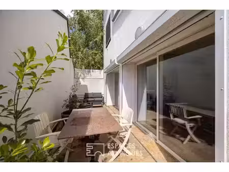 loft avec patio privatif à deux pas du métro république