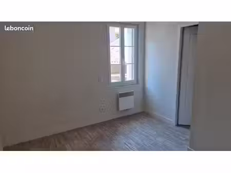 appartement t2 traversant de 35 m2  1er étage  résidence sécurisée