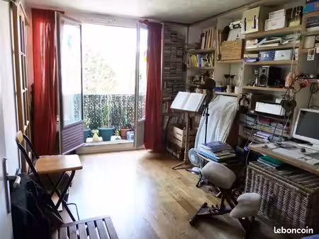 bel appartement f1  centre de montreuil – 900 euros / mois ccc (charges + chauffage compri