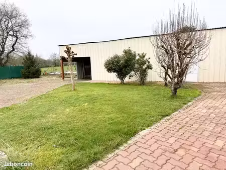 maison avec jardin/ garage/ dépendance 3 chambres