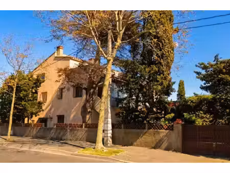 il y a des maisons qui ont une histoire... et celle-ci a une h