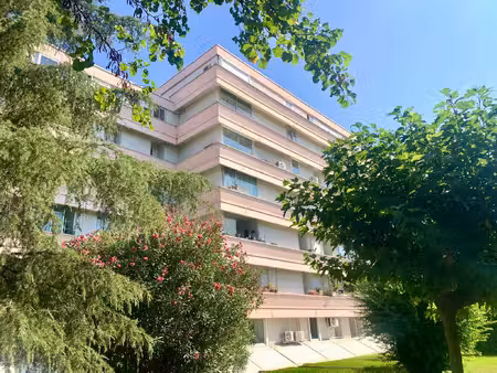 appartement t4 au 5ème étage + garage dans résidence sécurisée avec ascenseur.