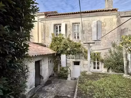 vente maison de ville soyaux  90m² 5 pièces 150 150€ avec terrasse