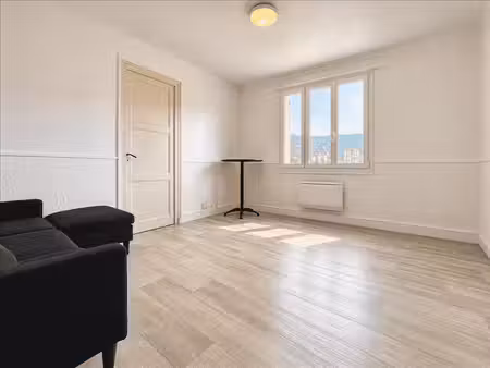 appartement - 3ème étage - 33 42 m2 - 2 pièces - non meublé
