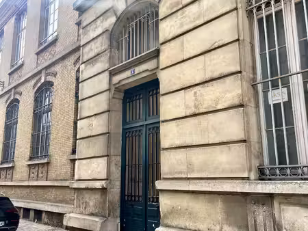 versailles centre - à deux pas de la mairie