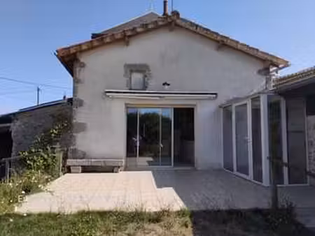 vente maison à pougne-hérisson (79130) : à vendre / pougne-hérisson
