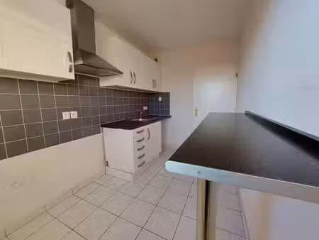 location appartement 3 pièces 63.56 m² à melun (77000)  970 €