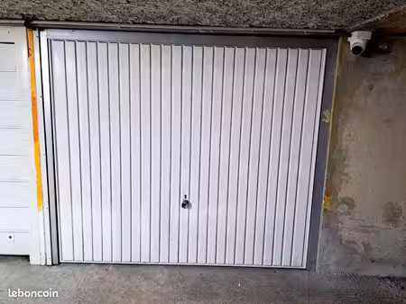 garage fermé sécurisé avenue carsalade du pont