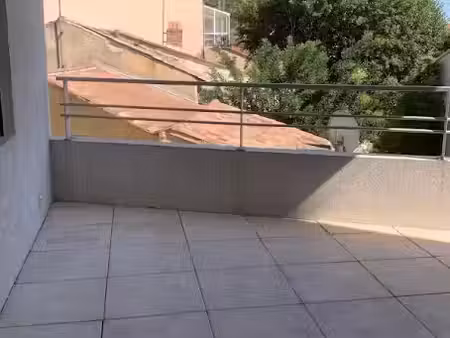 location appartement 4 pièces 84 m² à avignon (84000)  878 €