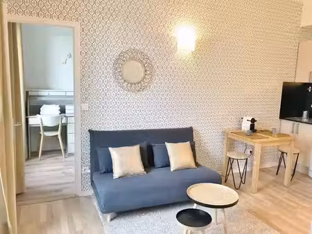 location meublée appartement 2 pièces 27.51 m² à versailles (78000)  915 €