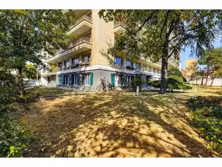montreuil-eglise-exceptionnel volume de 200 m² avec jardin privatif
