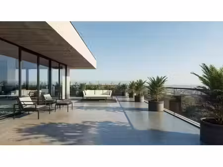 **rare dernier étage 140m² terrasse avec boxs sur les termes**