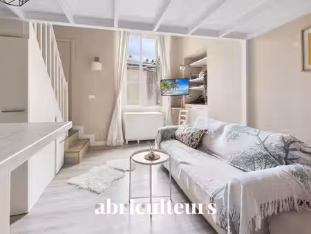 charmant studio duplex rénové de 29 9 m²  emplacement exceptionnel en vente à place massén