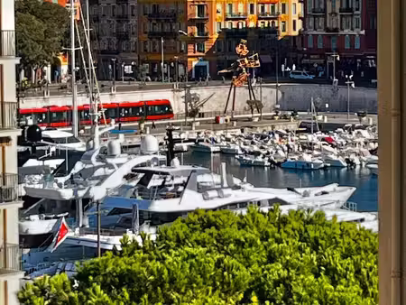 nice – quartier du port – 60 m² – vue port – balcon