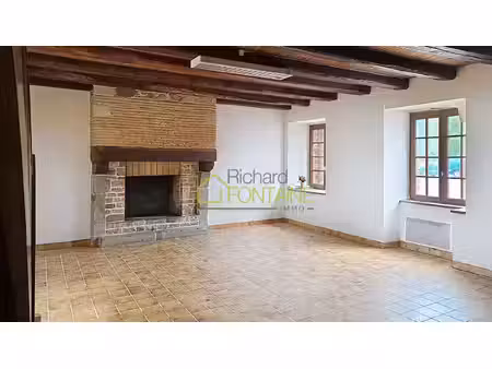 partie de bâtiment ancien en pierre (classé 2*) à rénover 140 m² sur 2 niveaux