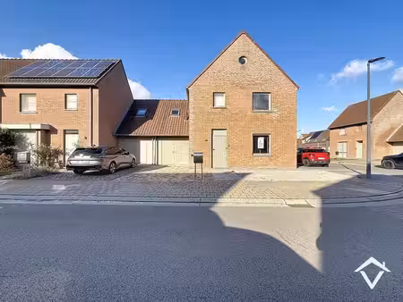 maison à louer à roeselare pour € 995 avec 3 chambres à coucher