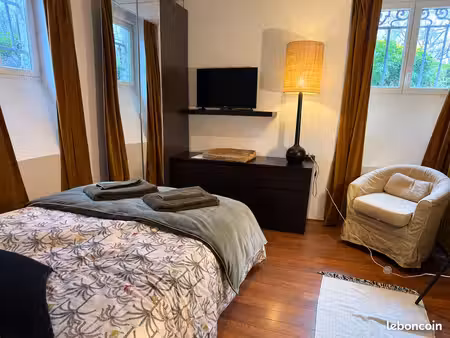t1 bis meublé rénové par architecte d'intérieur – rez-de-jardin – toutes charges comprises