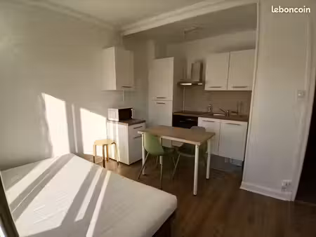 location studio meublé