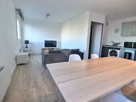 appartement 1 chambre calme à louer au dernier étage avec terrasse à avignon
