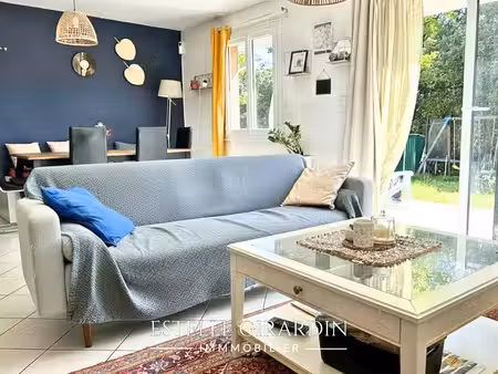 maison de plain-pied de 125 m² - bourg de carquefou - 3 chambres  bureau et jardin
