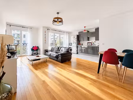 suresnes - 3 pièces de 72 m² avec terrasse - résidence de standing