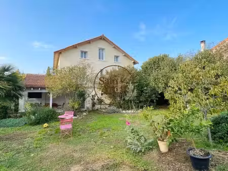 maison d'environ 150 m² avec jardin