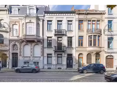 herenhuis van 430 m² met praktijkruimte vlakbij tour & taxis