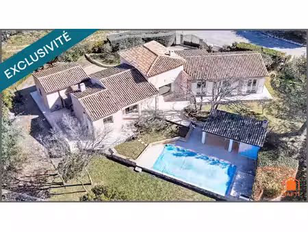 villa de 140m² sur 1400m² de terrain avec piscine et pool-house