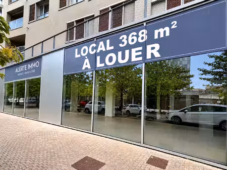 location local commercial