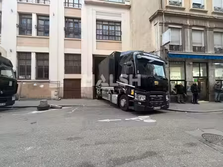 location commerce lyon 69007 848m²
